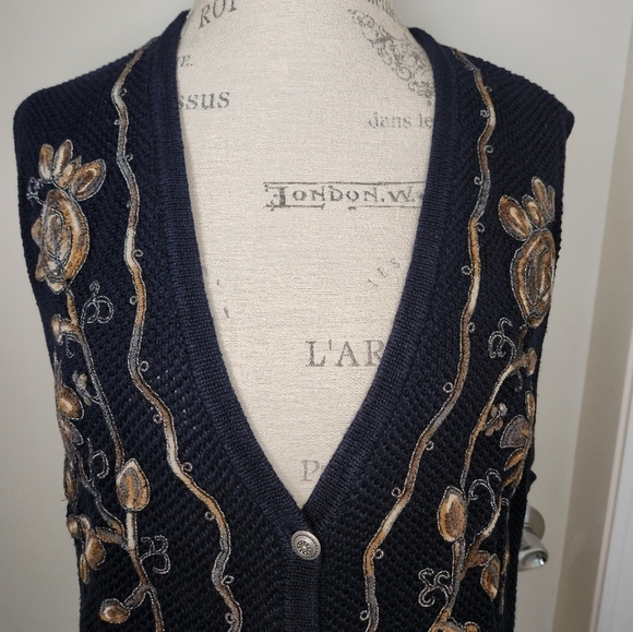 90s Embroidered Sleeveless Knit Cardigan Vest - Picture 5 of 12